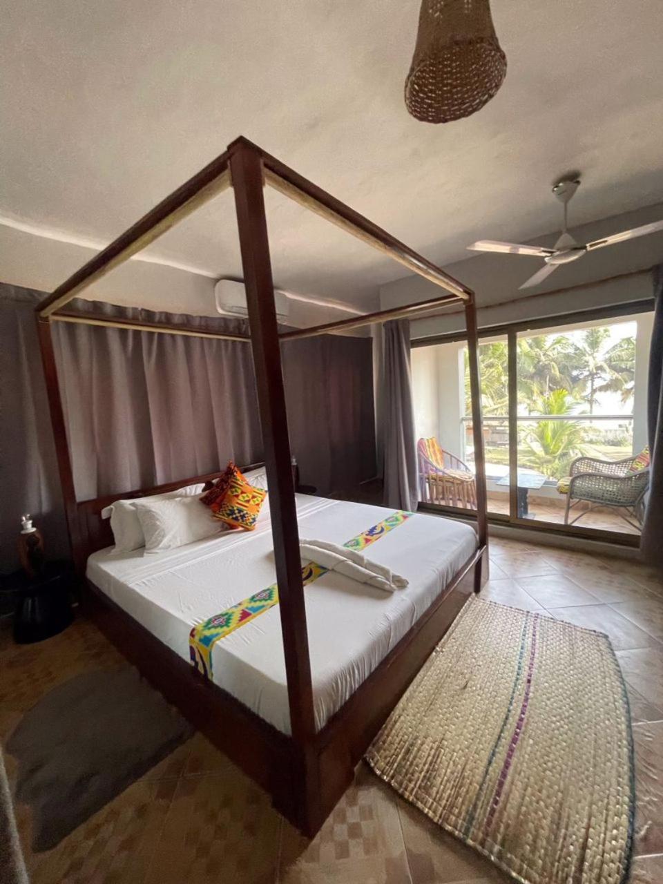 Hotel Afiki Elmina Exteriér fotografie